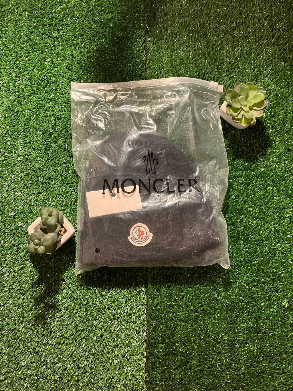 Moncler sapka egy méret