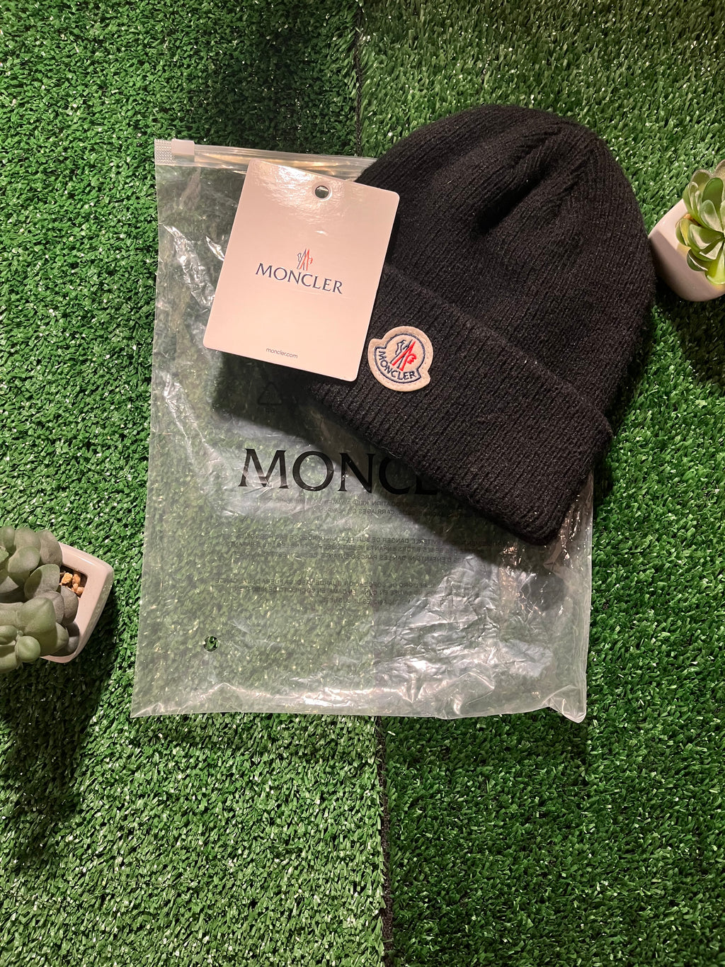 Moncler sapka egy méret