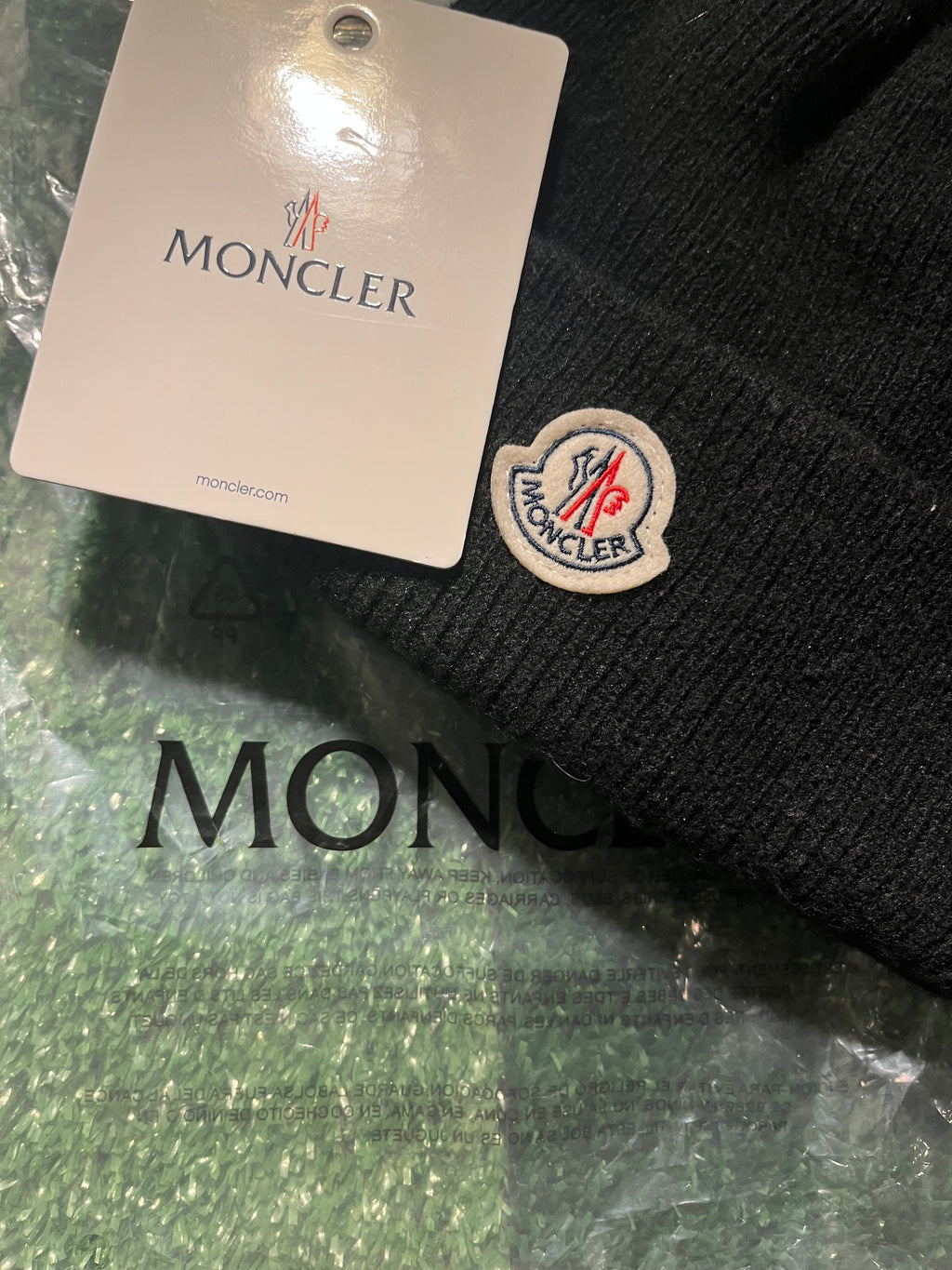Moncler sapka egy méret