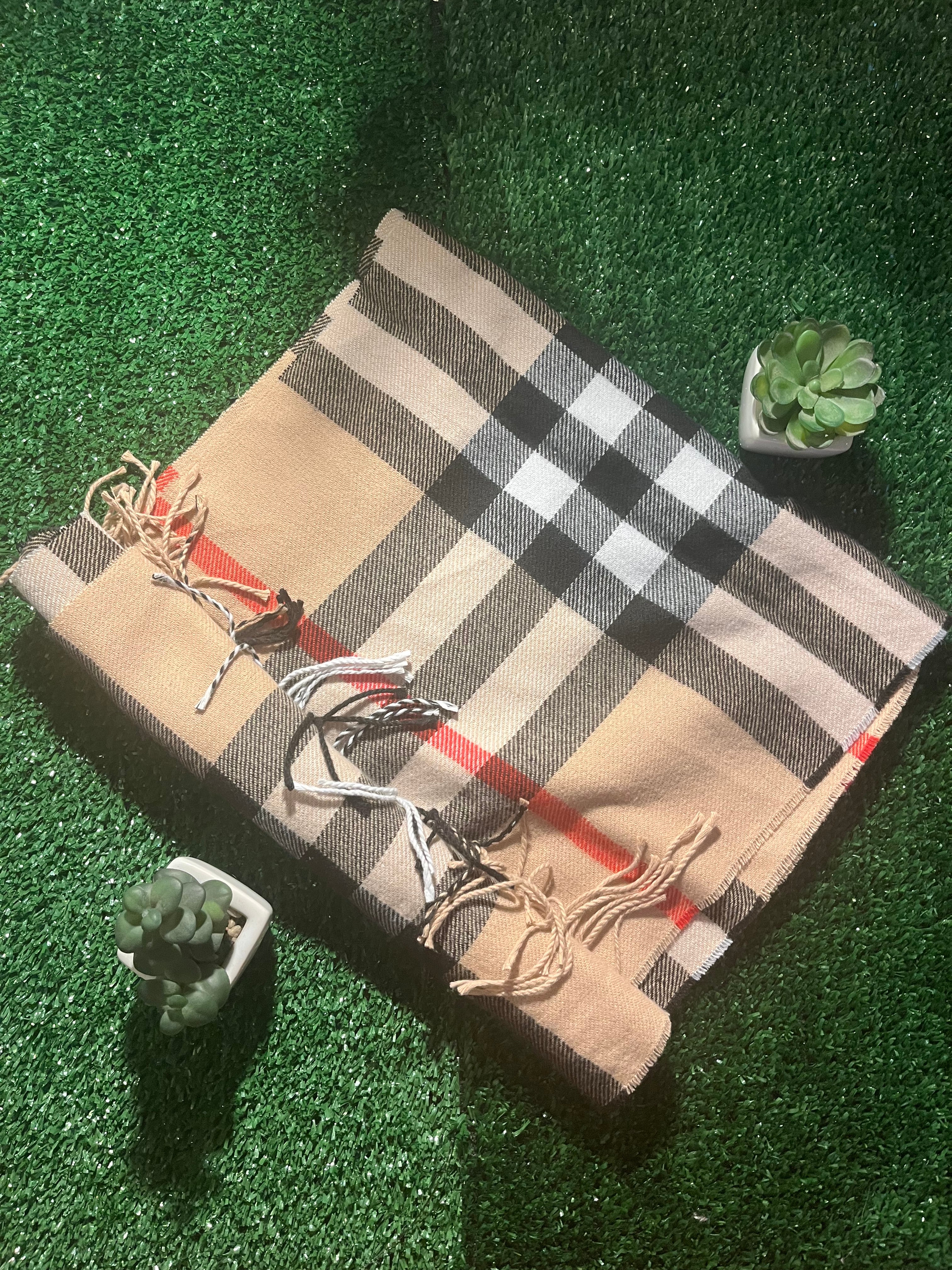 Burberry scarf one size